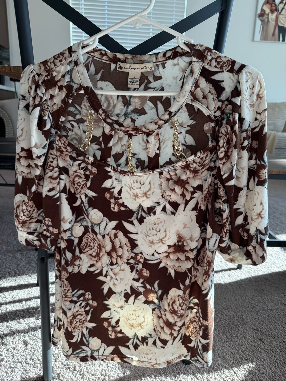 Lavatory Women's Floral Scoop-Neck Blouse with Gold Chain Accent - Brown/Cream